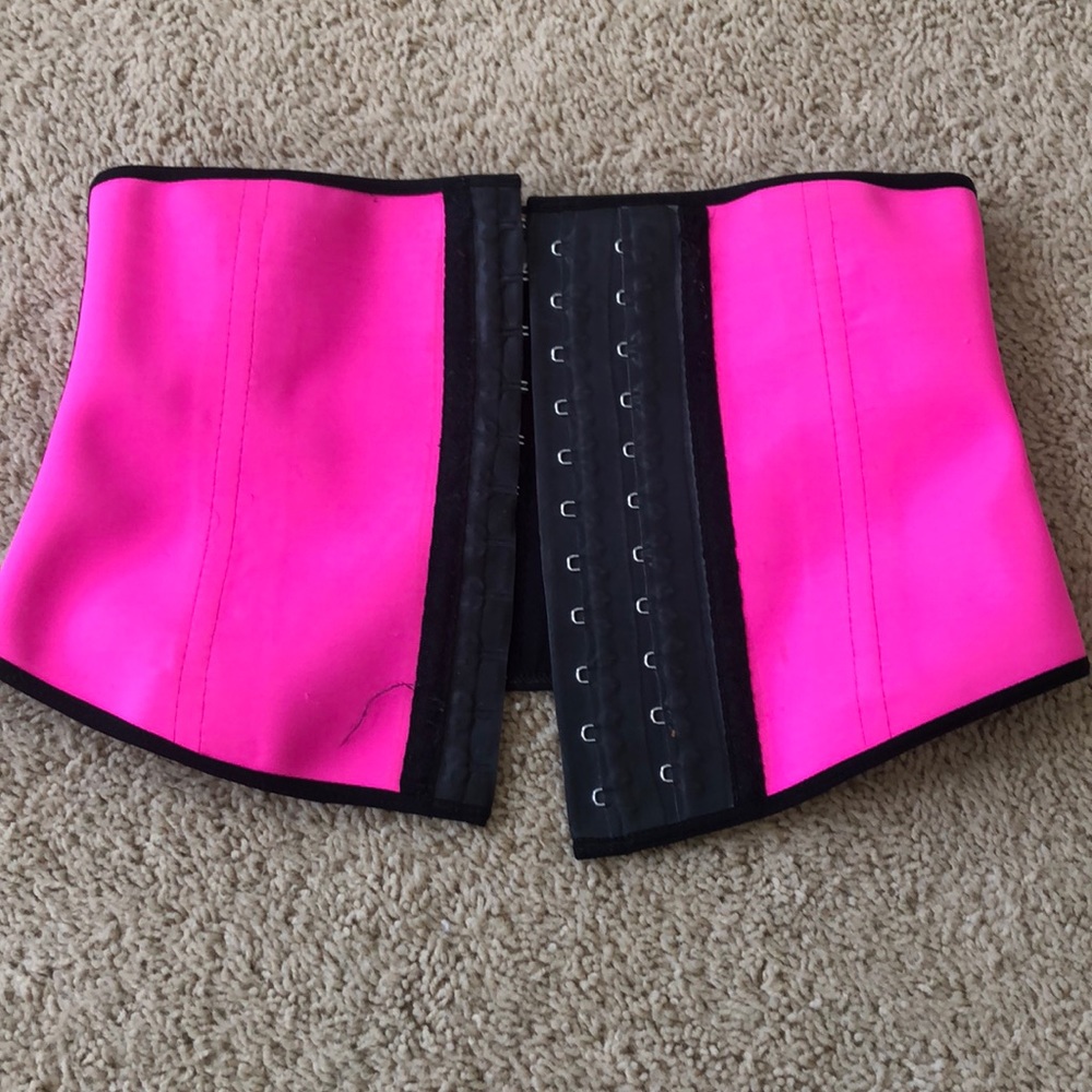 Ann Cherry Waist Trimmer